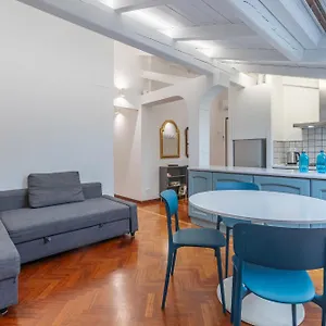 Pratello Elegante E Raffinata Mansarda Apartamento